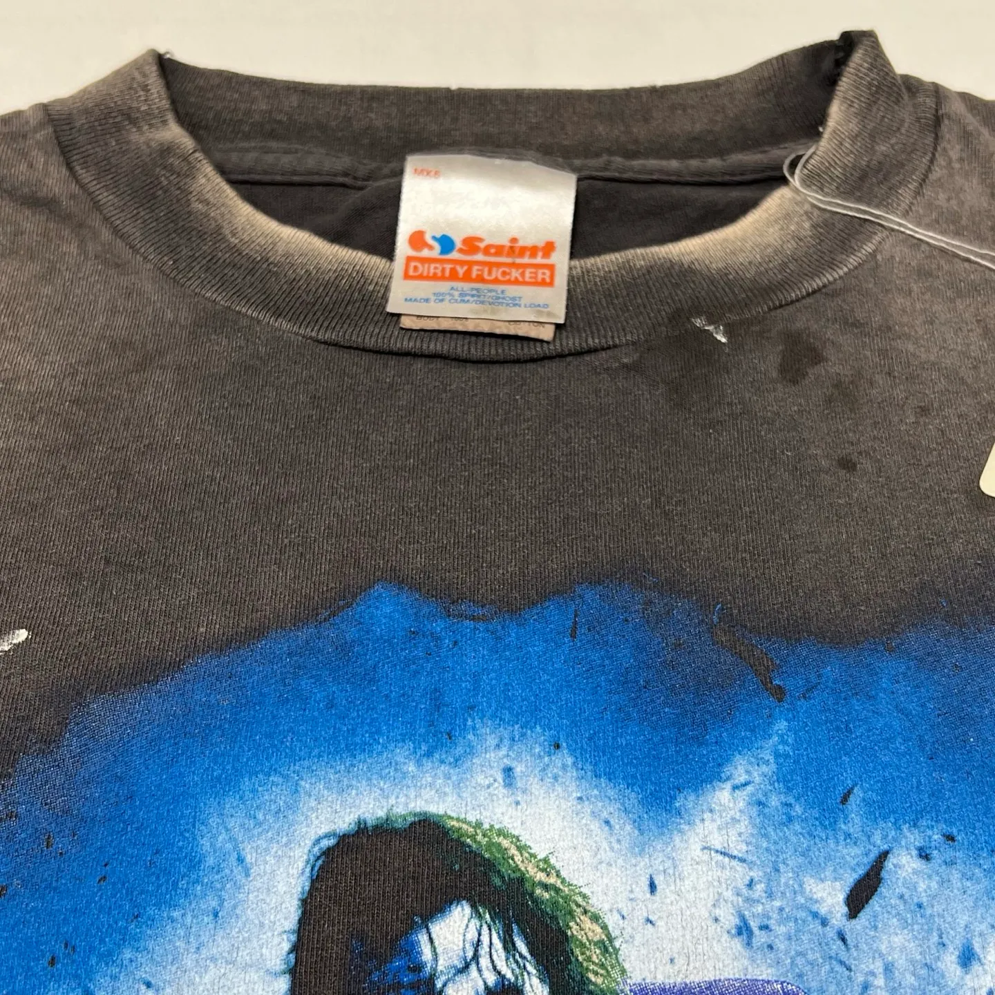 ⚠️This season’s most important Batman-Joker IP collaboration SAINT Mxxxxxx × The Dark Knight BTM_SS TEE /DARKNIGHT/BLK Dark Knight co-branded Joker Dark Knight TEE Washed black S-XL Top-notch printing technology Vector-level replica of the original details Asut ready-made garment dyeing Ma Liu fading Re-washing to make the old Authentic proofing Custom-woven correct main mark Washing mark The difference is shown in the picture and made.